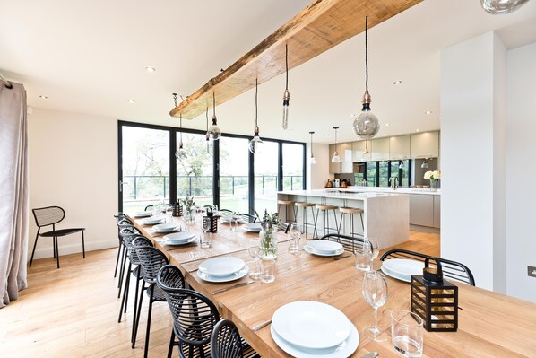Dining - 8 bedroom modern holiday home in the Derbyshire Dales, close to Carsington Water (Atlow)
