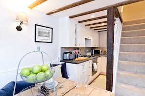 Fridge, microwave, oven, coffee/tea maker - Cosy 2 bedroom boutique styled cottage in the village of Great Longstone. (Bakewell)