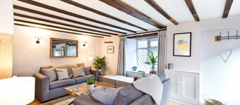 Cosy 2 bedroom boutique styled cottage in the village of Great Longstone.