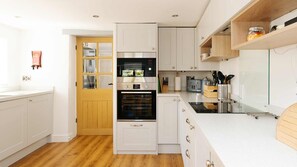 Refrigerador, microondas, horno y lavavajillas 