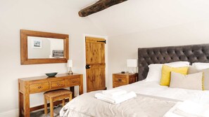 3 slaapkamers, een strijkplank/strijkijzer, gratis wifi, beddengoed