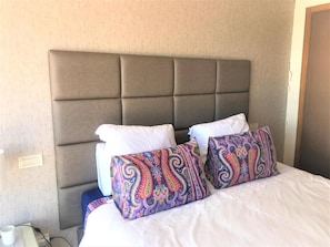 1 slaapkamer, een strijkplank/strijkijzer, wifi, beddengoed