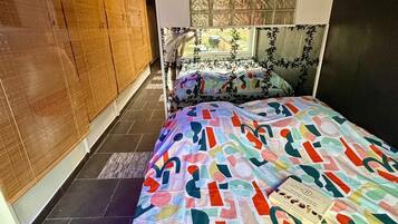 1 slaapkamer, een strijkplank/strijkijzer, gratis wifi, beddengoed