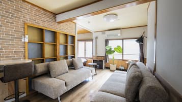Basic Room | Living area | TV