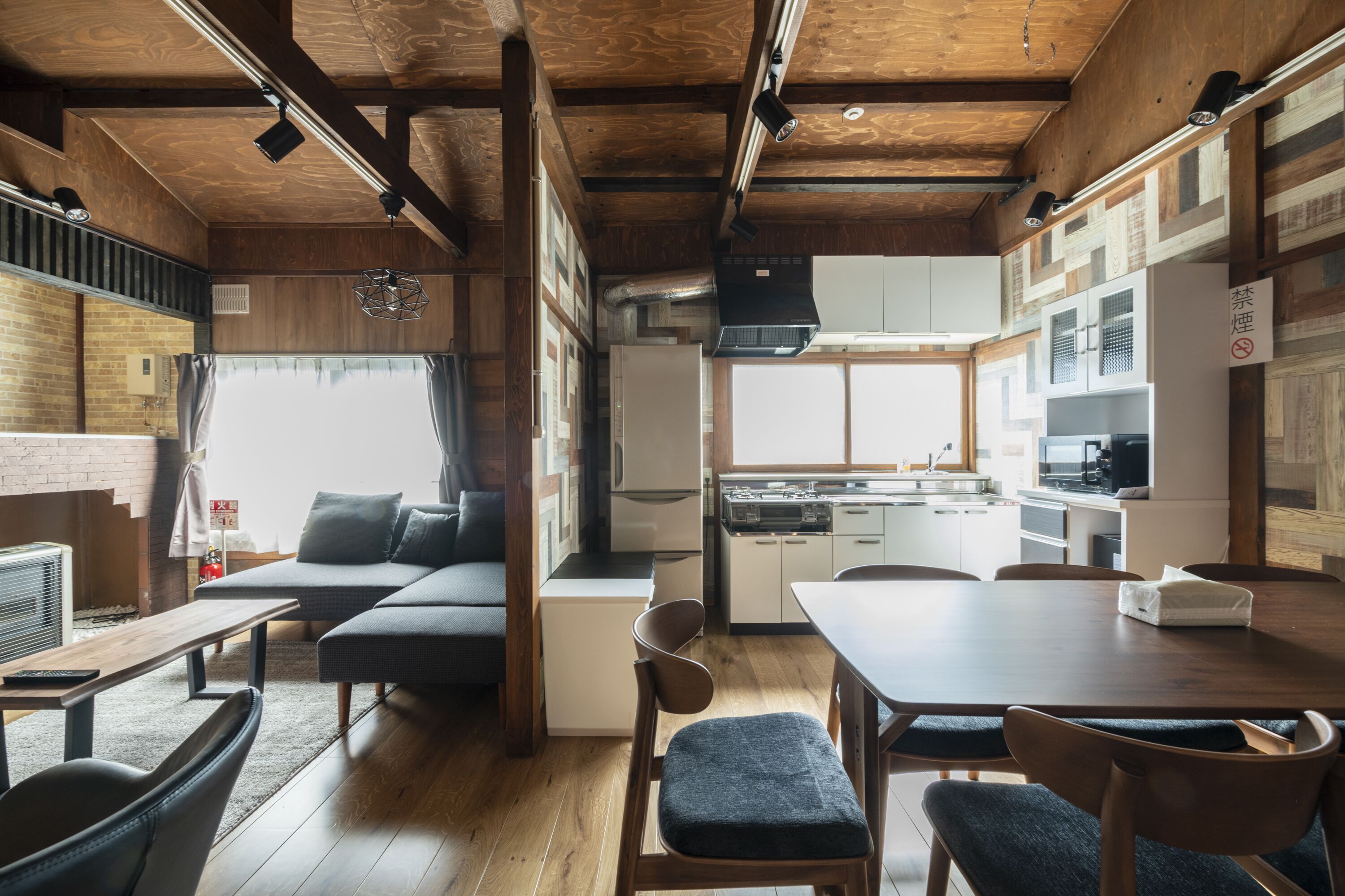 Phòng cơ bản | Khu phòng khách | TV 