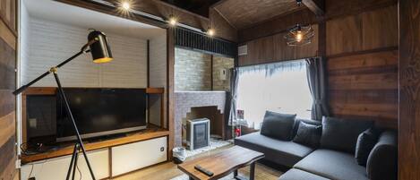 Habitación básica | Área de sala de estar | Televisión