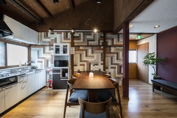 Basic Room | Living area | TV