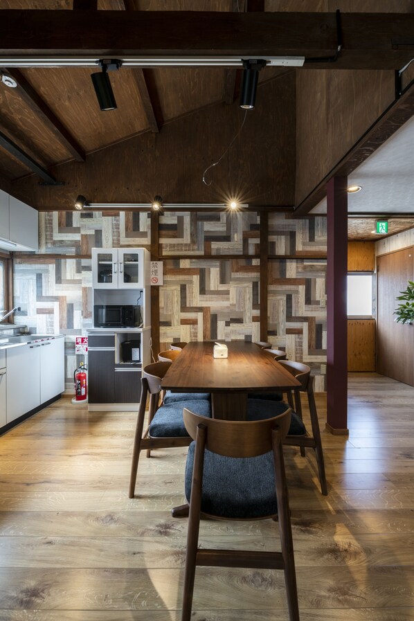 Basic Room | Living area