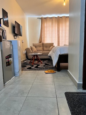 Business Studio | Living area - Lux Suites Cavendish Studio Apartments (Mlolongo)