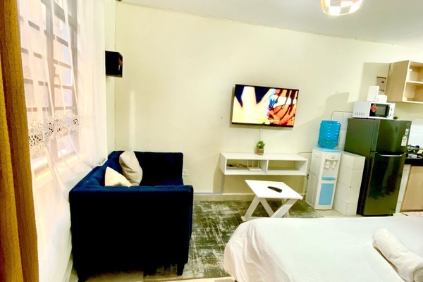 Deluxe Studio | Living area | 24-inch Smart TV with digital channels