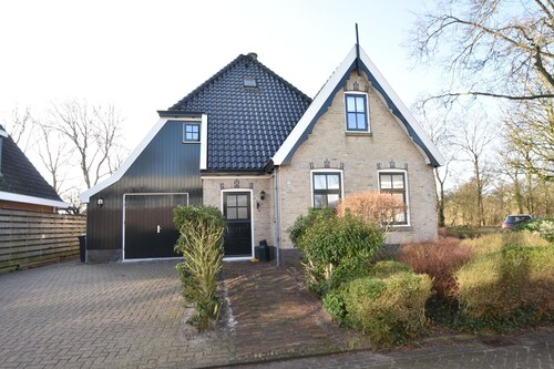 Spacious holiday home close to the sea