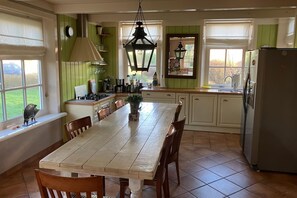 Fridge, stovetop, dishwasher, coffee/tea maker