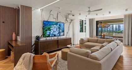 WALK to Kapalua Bay Beach, New 3BR & 4BA Bespoke Golf Villa, Ocean & Golf Views