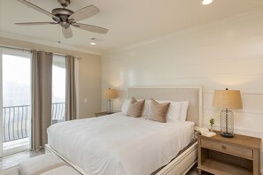10 Schlafzimmer, Schreibtisch, Bügeleisen/Bügelbrett, Reisekinderbett