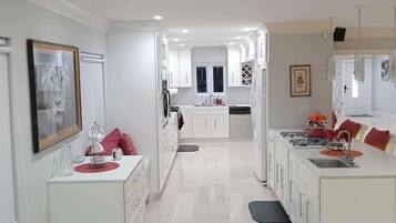 Casa, 2 habitaciones, chimenea | Cocina privada