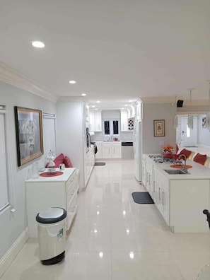 House, 2 Bedrooms, Fireplace | Private kitchen - Perfect get Away From big City Life (Freeport)