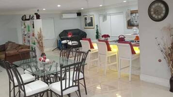 House, 2 Bedrooms, Fireplace | Dining room