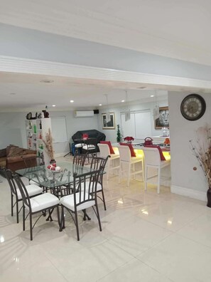 House, 2 Bedrooms, Fireplace | Dining room