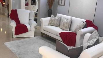 House, 2 Bedrooms, Fireplace | Living room