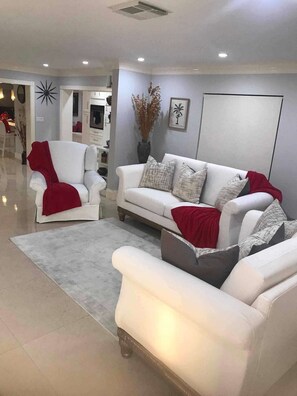 Living room - Perfect get Away From big City Life (Freeport)
