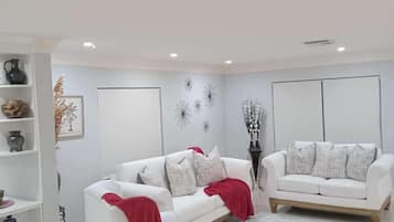 House, 2 Bedrooms, Fireplace | Living room