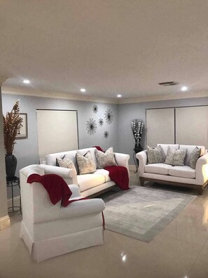 Living room - Perfect get Away From big City Life (Freeport)