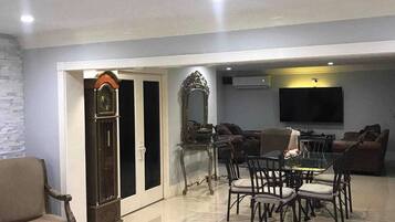 Maison, 2 chambres, cheminée | Intérieur