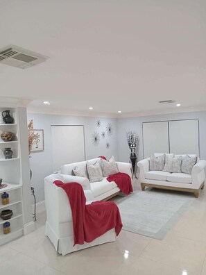 Living room - Perfect get Away From big City Life (Freeport)