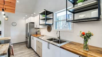 Micro-ondes, four, plaque de cuisson