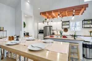 Micro-ondes, four, plaque de cuisson