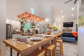 Dining - 2B Farm Stay at a Large Luxury Barndominium, Fluffy Cows, and 2 Acre Pond (Jefferson City)