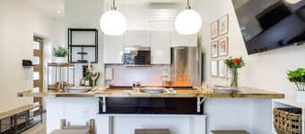 Luxury Barndo 2AS Europe Style Farm Stay Highland Cows, Chickens, Ducks