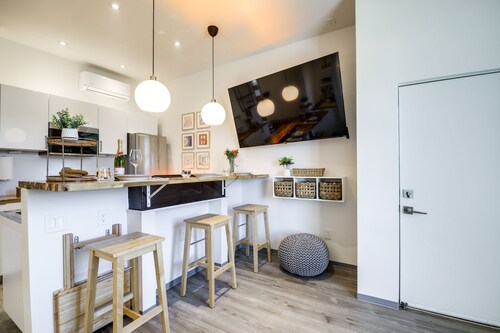 Farm Stay at our Luxury European Style Barndo with Highland Cows & collect eggs