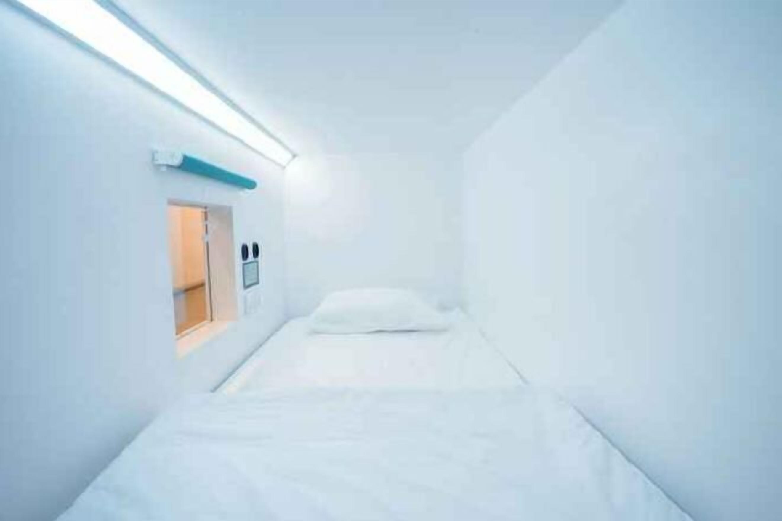 Desk, laptop workspace, soundproofing, free WiFi