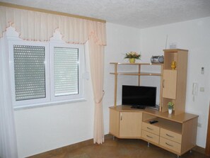 Apartment (Maca - seaview & private parking - A1) | Living room