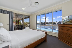 5 bedrooms, iron/ironing board, free WiFi, bed sheets