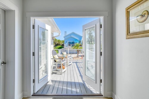 Incredible Ocean Views! Huge 2nd Floor of All New Beach House! Steps to Beach, Shops, Restaurants!