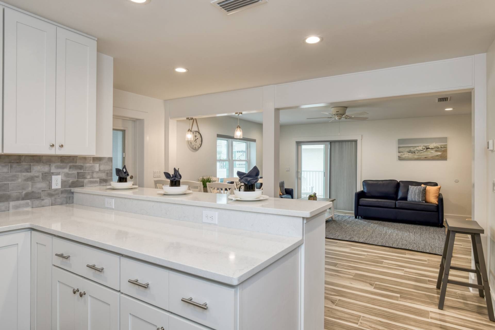 Steps To Ocean! New! First Floor Beach House With Ocean Breezes! Walk To Shops, Restaurants, Pier! - St. Augustine Beach, FL