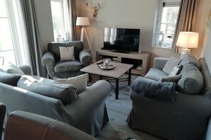 Smart-TV, DVD-Player, Stereoanlage