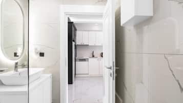 Basic-værelse | Badeværelse | Gratis toiletartikler, hårtørrer