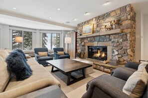 Smart TV, fireplace - McCoy Peak 303 - 4 Bedroom Residence (Beaver Creek)