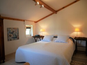 3 bedrooms, iron/ironing board, free WiFi