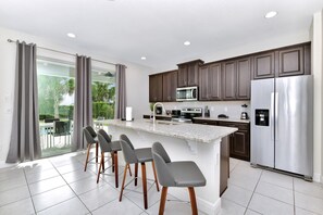 Fridge, microwave, oven, stovetop - Cheerful Home near Disney with Private Pool, Themed Rooms and Waterpark &. (Kissimmee)