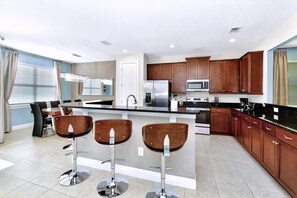 Kühlschrank, Ofen, Herdplatte, Geschirrspüler