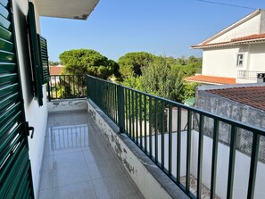 Exterior - R. António Aleixo 90A (Seixal)