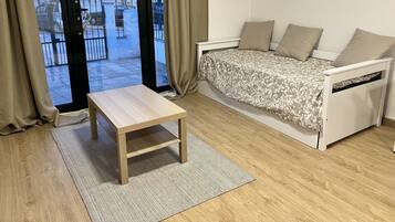 Familien-Vierbettzimmer | Schreibtisch, laptopgeeigneter Arbeitsplatz, Bügeleisen/Bügelbrett