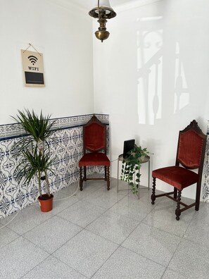 Reception - R. António Aleixo 90A (Seixal)