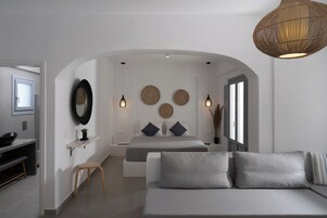 Premium Suite with Sea View | Ropa de cama de alta calidad y espacio para trabajar con un portátil