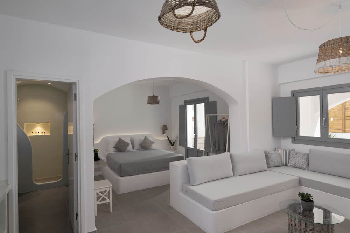 1 bedroom, premium bedding, laptop workspace, blackout curtains