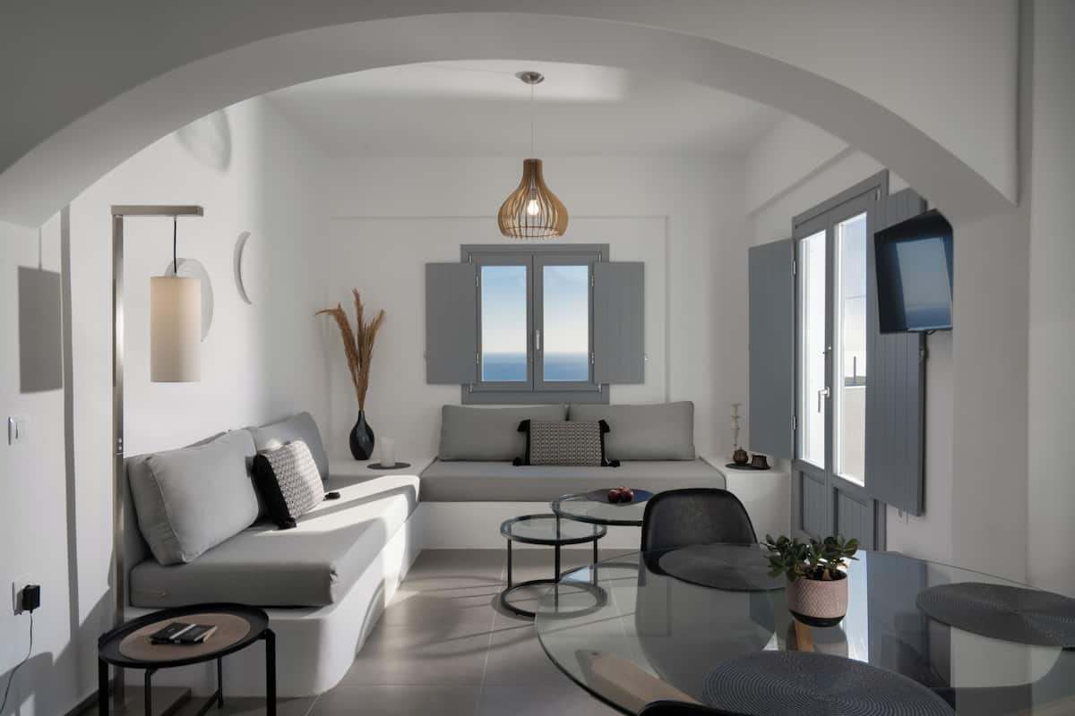 Honeymoon Maisonette Suite with private balcony and Sea View | Living area